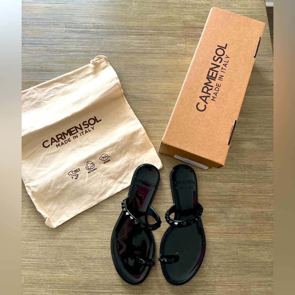 Carmen Sol Maria Flat Jelly Sandals in black.Size 7. EXCELLENT CONDITION!!